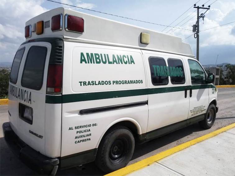 Aseguran ambulancia cargada con hidrocarburo en Tlanalapa